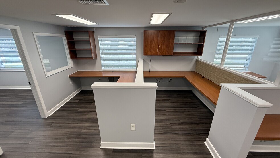 More Photos Of 5321 Memorial Hwy, Tampa Office For Lease