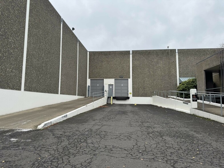 More Photos Of 14200 SW 72nd Ave, Portland Warehouse For Sale