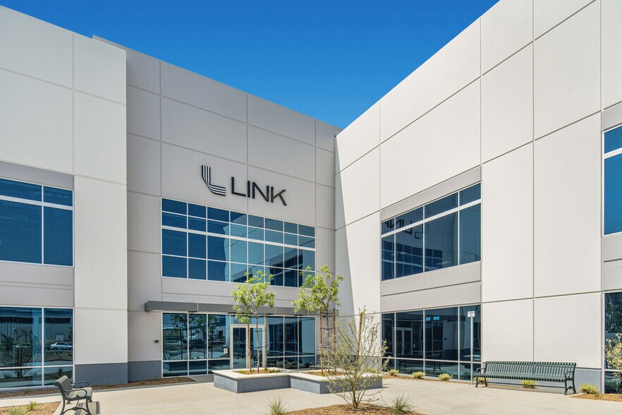 More Photos Of 15755 Arrow Blvd, Fontana Warehouse For Lease