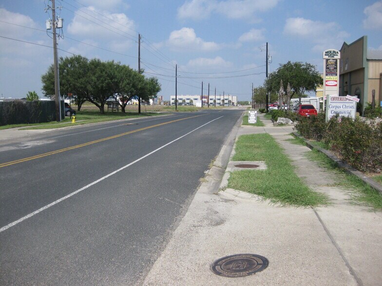 More Photos Of 3814 Acushnet Dr, Corpus Christi Light Manufacturing For Lease