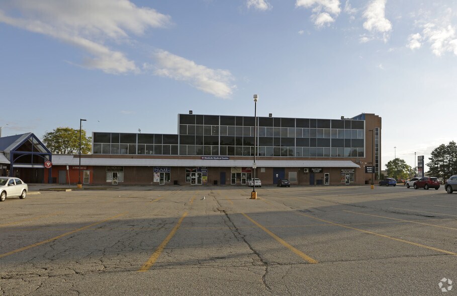 More Photos Of 1370 Dundas St E, Mississauga Medical For Lease