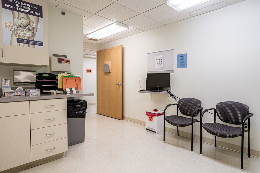 More Photos Of 4331 Churchman Ave, Louisville Medical For Sale