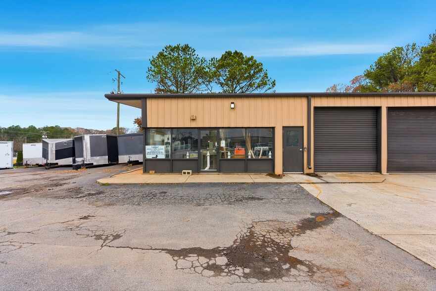More Photos Of 961 Shallowford Rd NE, Kennesaw Warehouse For Sale