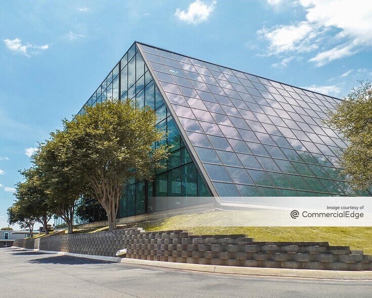 More Photos Of 84 NE Loop 410, San Antonio Office For Lease