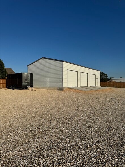 More Photos Of 1100 County Road 108, Hutto Warehouse For Lease