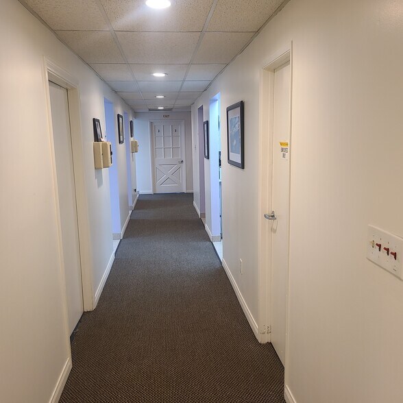 More Photos Of 1305-1307 N San Fernando Blvd, Burbank Flex For Sale