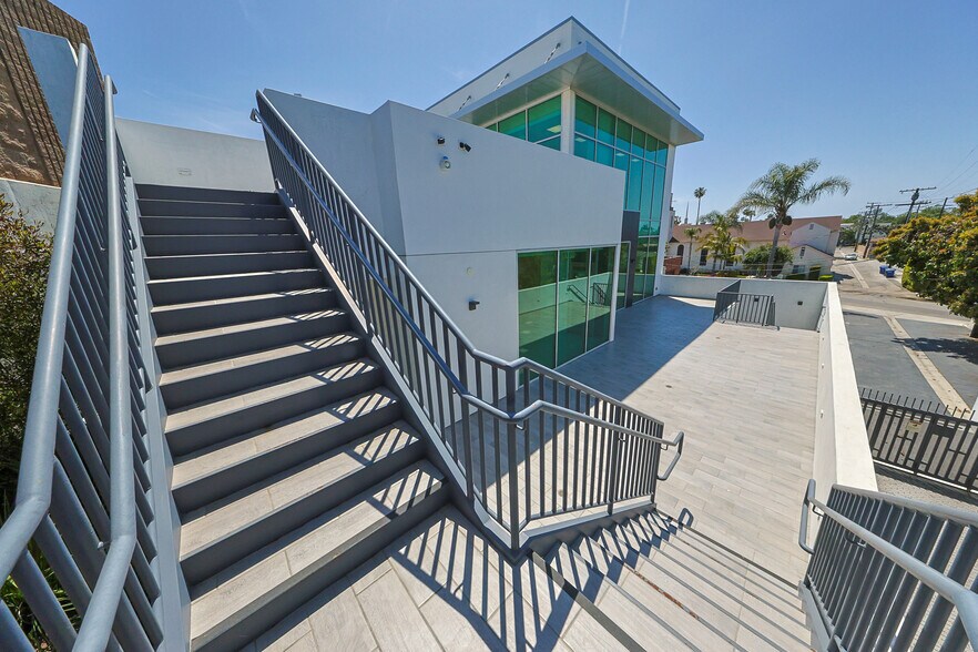 More Photos Of 11259 Washington Blvd, Culver City Office For Sale