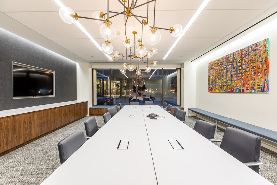 More Photos Of 1100 17th St NW, Washington Office For Lease
