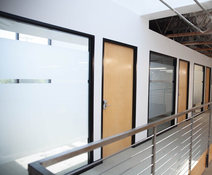More Photos Of 2300 S Sepulveda Blvd, Los Angeles Office For Lease