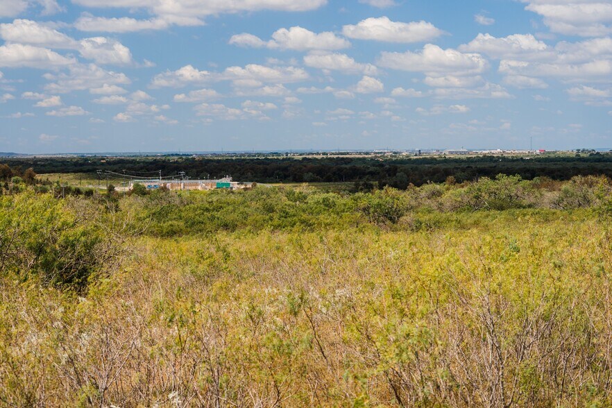 More Photos Of 7020 Wolf Ln, Del Valle Land For Sale