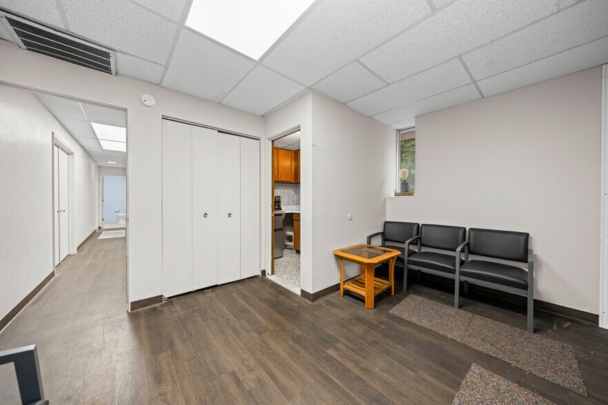 More Photos Of 230 North Ave, Mount Clemens Office For Sale