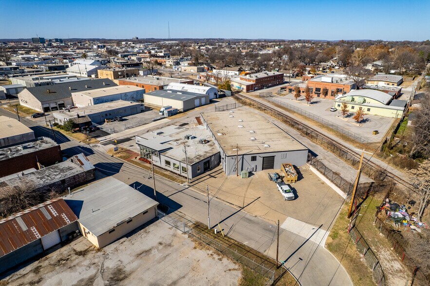 More Photos Of 2005 E 7th Pl, Tulsa Warehouse For Lease