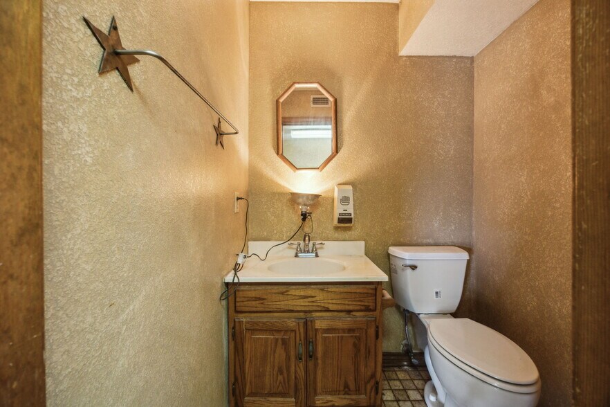 More Photos Of 449 National Dr, Rockwall Warehouse For Sale