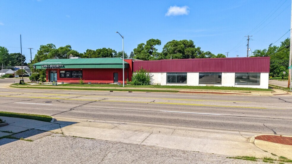 More Photos Of 317 N Mission St, Mount Pleasant Freestanding For Lease