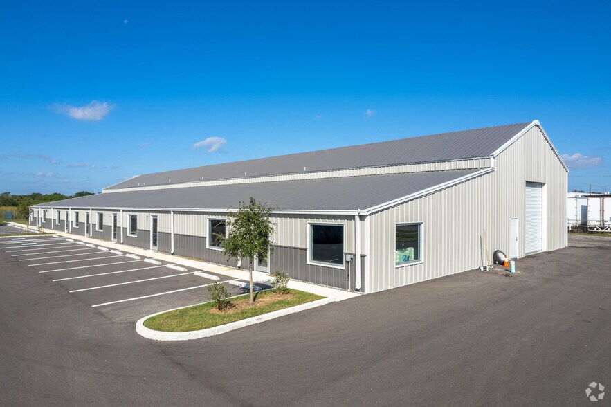 More Photos Of 1512 McKay Bay Ct, Tampa Manufacturing For Sale
