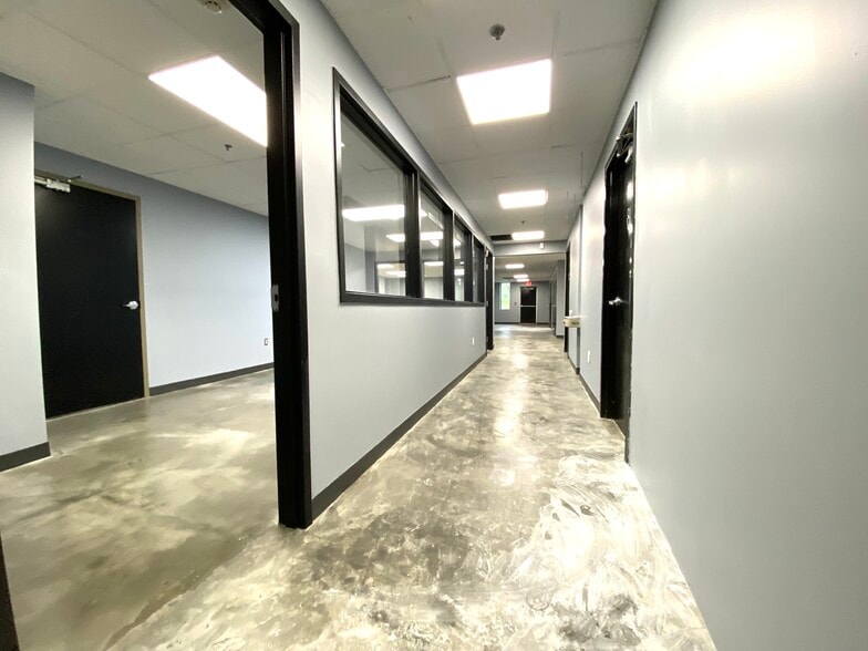 More Photos Of 2488 SW Lakewood Ave, Atlanta Office Residential For Lease