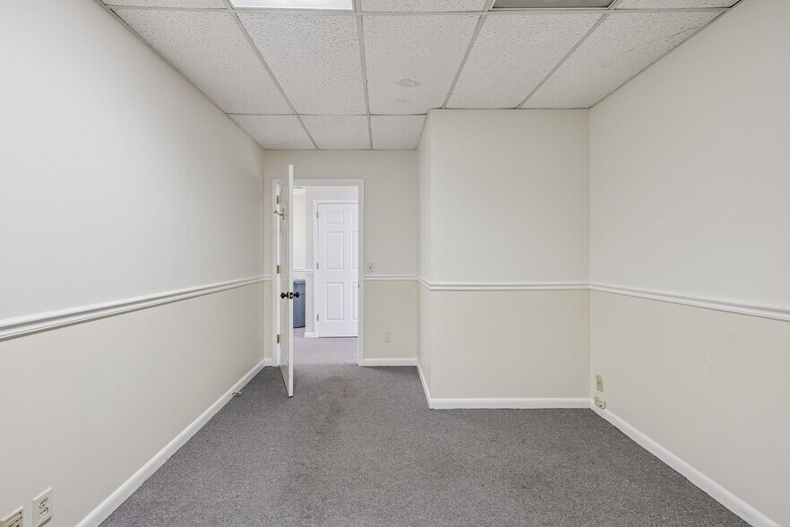 More Photos Of 159-167 Belle Forest Cir, Nashville Office For Sale