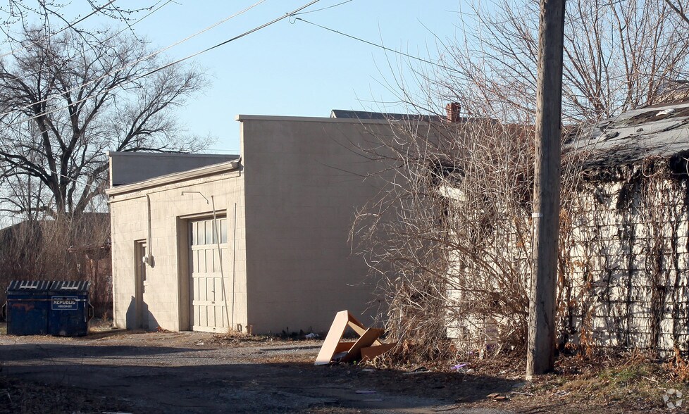More Photos Of 2121 S Madison Ave, Indianapolis Flex For Sale
