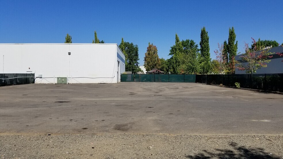 More Photos Of 2130 NE Griffin Oaks St, Hillsboro Light Manufacturing For Lease