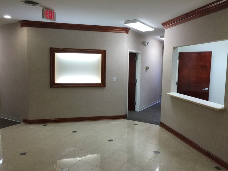 More Photos Of 5816 Creedmoor Rd, Raleigh Office For Lease