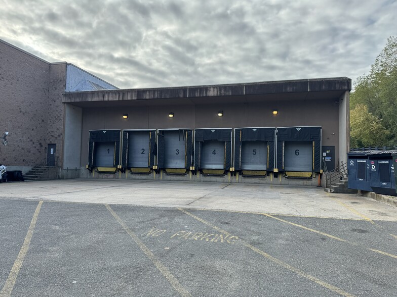 More Photos Of 12 Harbor Park Dr, Port Washington Warehouse For Sale