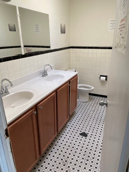 More Photos Of 2010-2012 Rhode Island Ave NE, Washington Storefront Retail Office For Lease