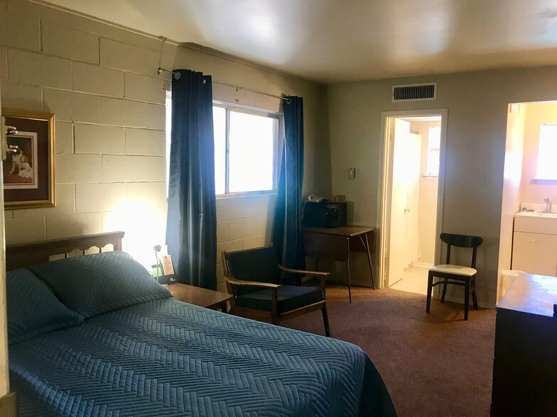 More Photos Of 528 S Saunders Ave, Tyler Hotel For Sale