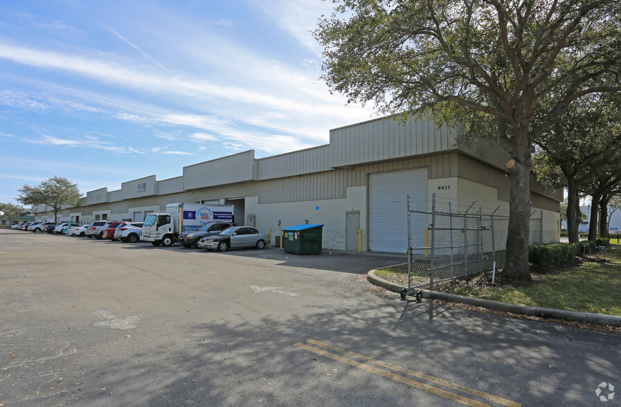 Primary Photo Of 6433 Pinecastle Blvd, Orlando Warehouse For Lease