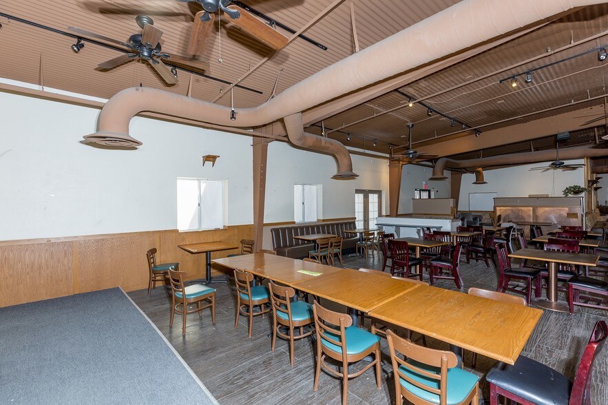 More Photos Of 10456 S Highway 69, Mayer Restaurant For Lease