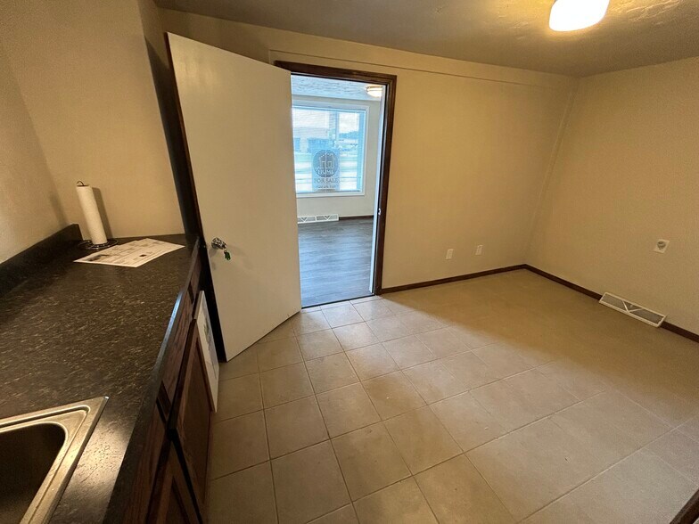 More Photos Of 802 S Military Ave, Green Bay Freestanding For Sale