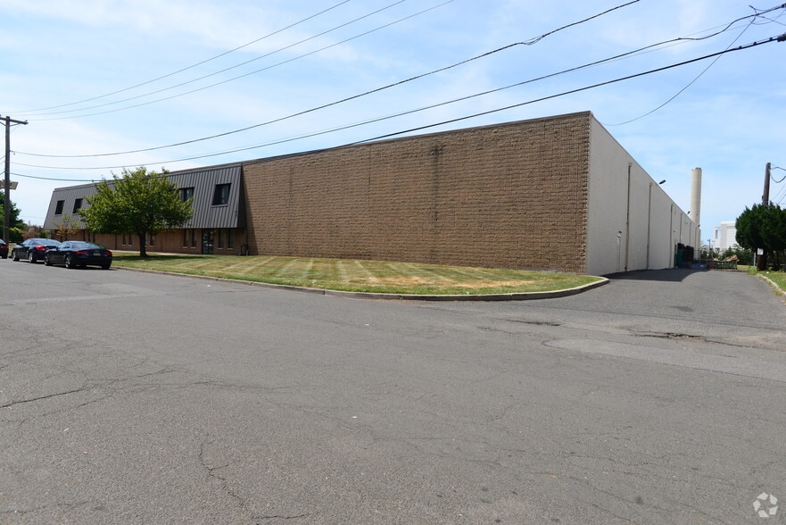More Photos Of 900 Hart St, Rahway Warehouse For Lease