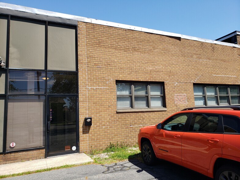 More Photos Of 174-180 Miller Pl, Hicksville Warehouse For Lease