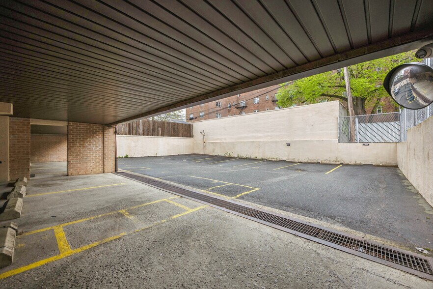 More Photos Of 4221 Francis Lewis Blvd, Bayside Medical For Sale