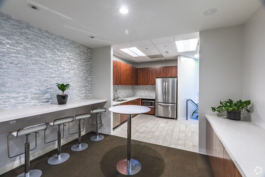 More Photos Of 402 W Broadway, San Diego Office For Lease