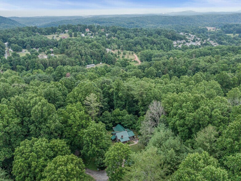 More Photos Of 40 Hemlock Hill Dr, Arden Manufactured Housing Mobile Home Park For Sale