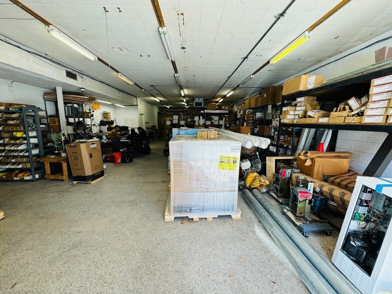 More Photos Of 1028 W Washington St, Orlando Light Distribution For Lease