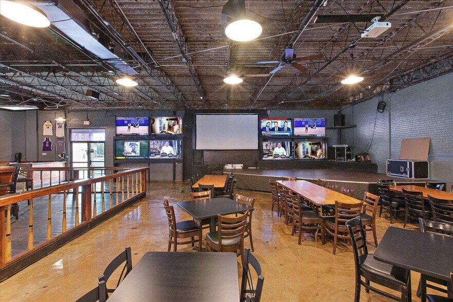 More Photos Of 1507 North St, Nacogdoches Bar For Sale