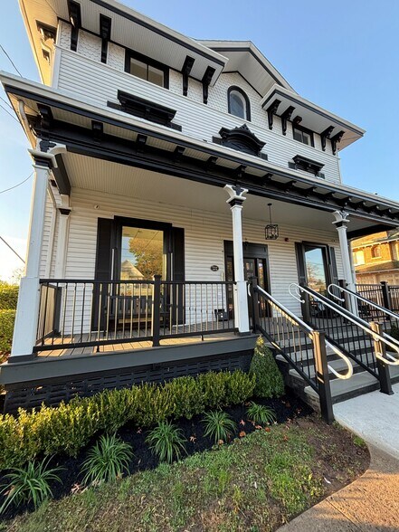 More Photos Of 123 Green St, Woodbridge Office Residential For Lease