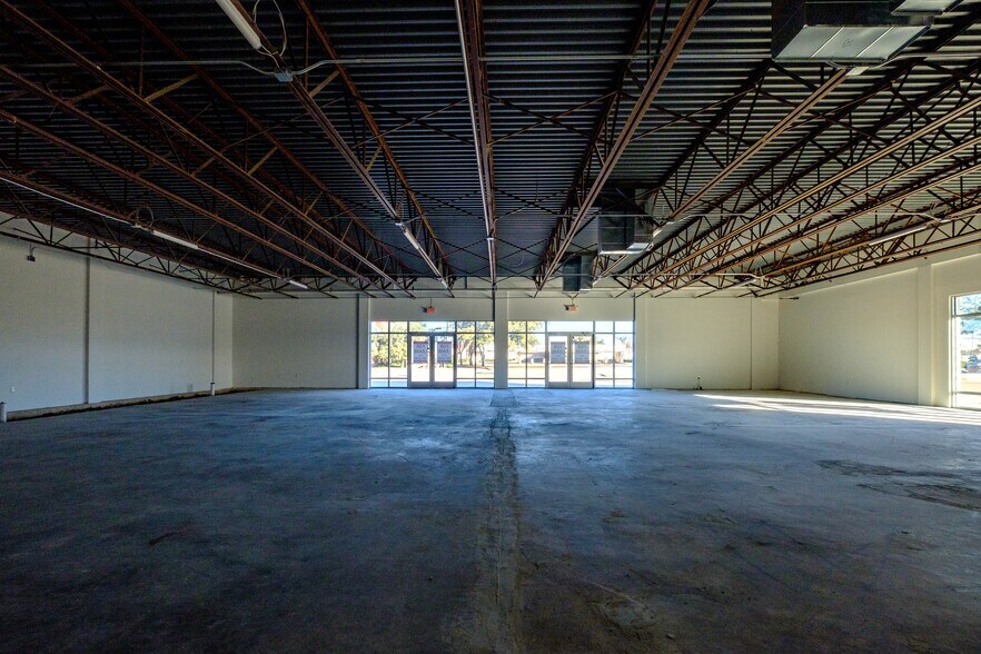 More Photos Of 2900 Walnut Hill Ln, Dallas Unknown For Lease