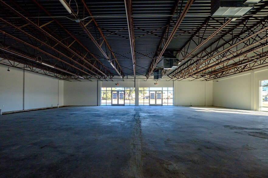 More Photos Of 2900 Walnut Hill Ln, Dallas Unknown For Lease