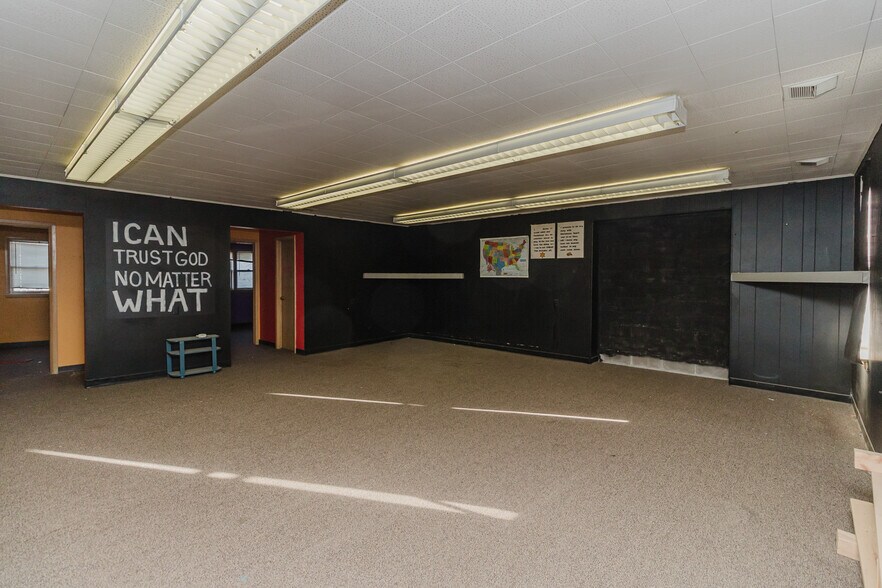 More Photos Of 722 N Main St, Newton Office For Sale