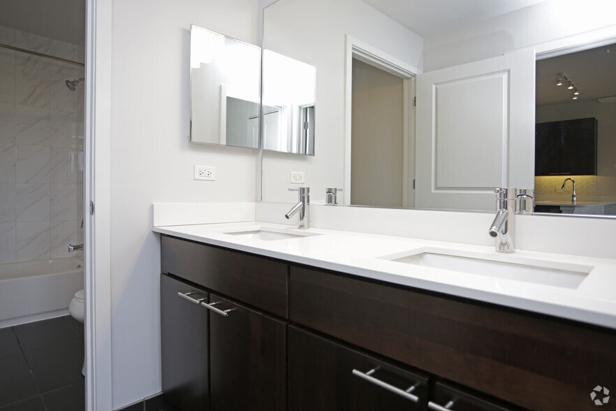 More Photos Of 1720 Central St, Evanston Apartments For Lease