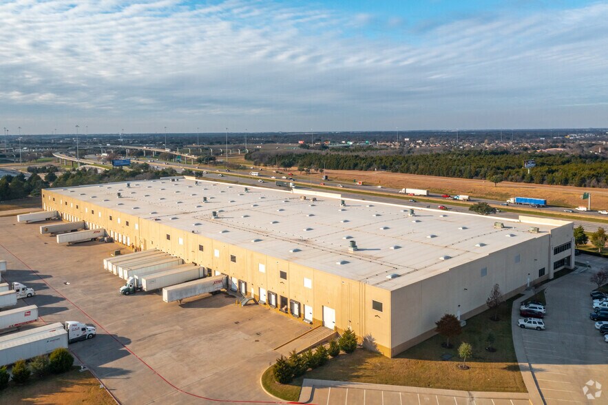 More Photos Of 3951 Corporate Dr, Lancaster Distribution For Lease