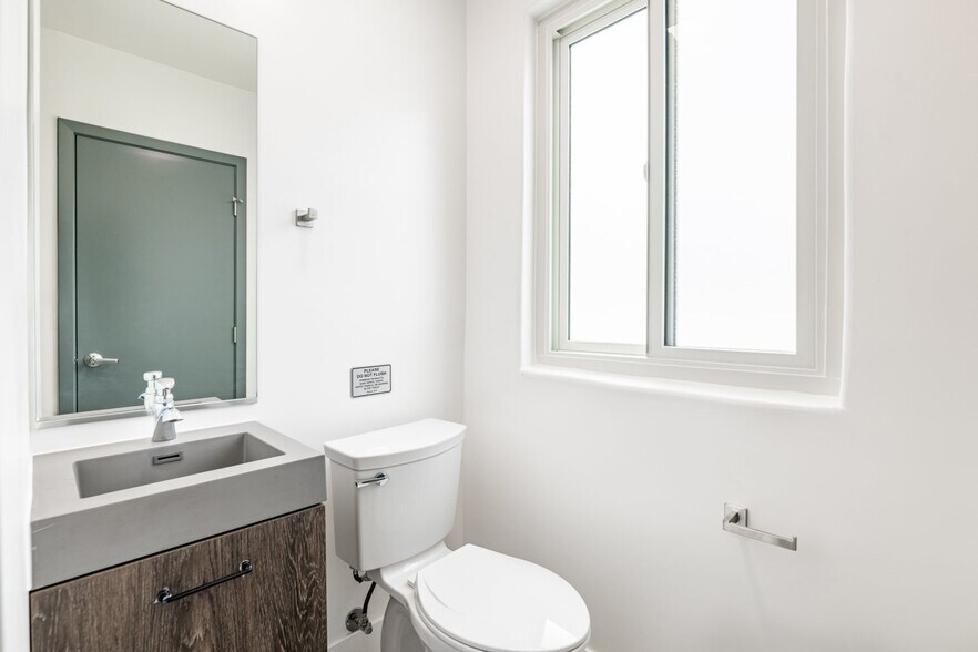 More Photos Of 203-215 N Victory Blvd, Burbank Office For Lease