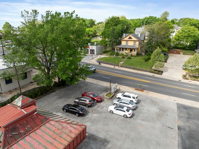 More Photos Of 514 N College Ave, Fayetteville Restaurant For Sale