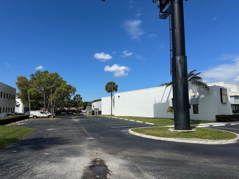 More Photos Of 1020 NW 6th St, Deerfield Beach Light Distribution For Lease