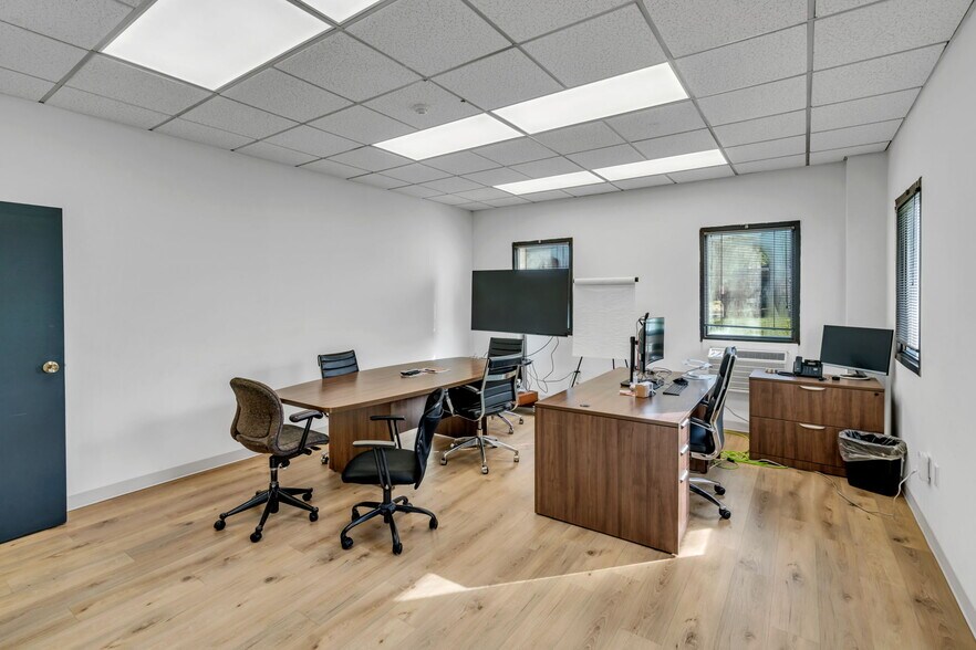 More Photos Of 5731 General Washington Dr, Alexandria Distribution For Sale