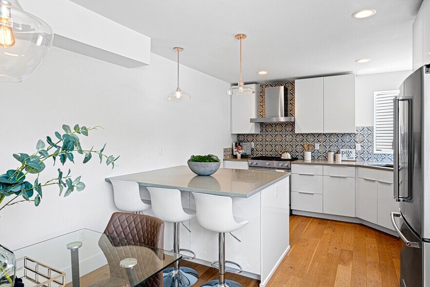 More Photos Of 4270 NE 50th St, Seattle Apartments For Sale