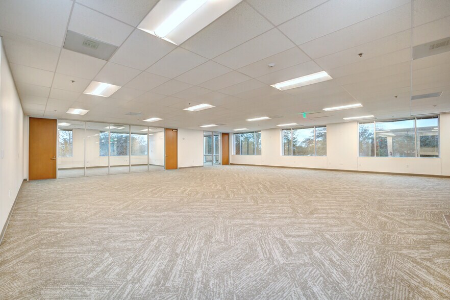 More Photos Of 9601 Amberglen Blvd, Austin Office For Lease