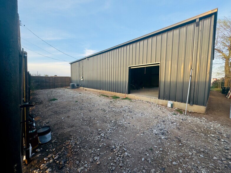 More Photos Of 1207 Alcock St, Pampa Flex For Sale